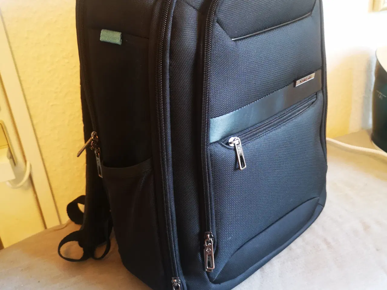 Billede 8 - Samsonite Brug en gang butik pris 950 kr