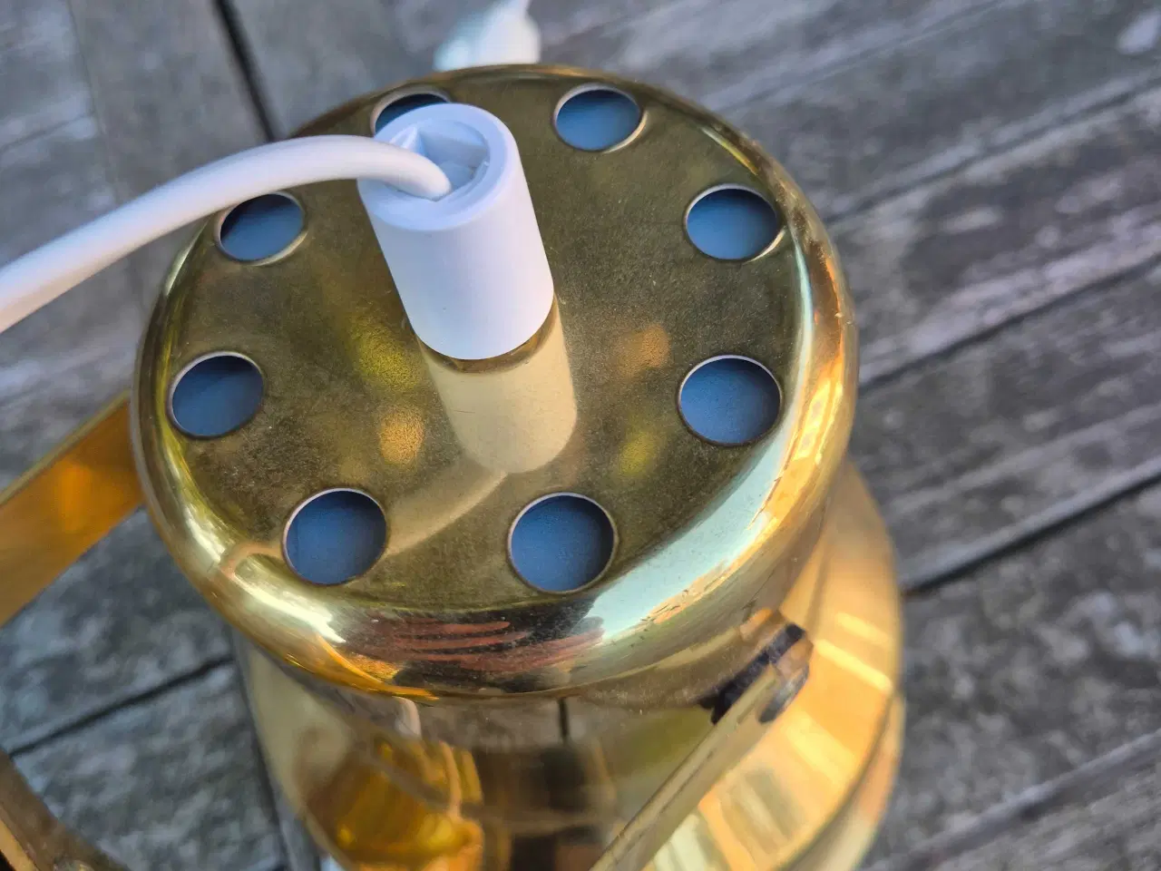 Billede 9 - Væglampe i flot skinnende messing