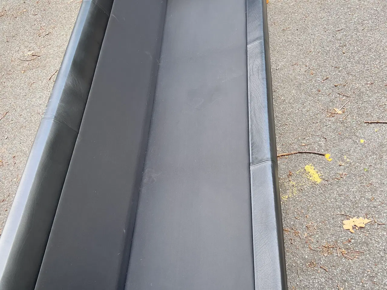 Billede 3 - Elegant 3-personers sofa i læderlook