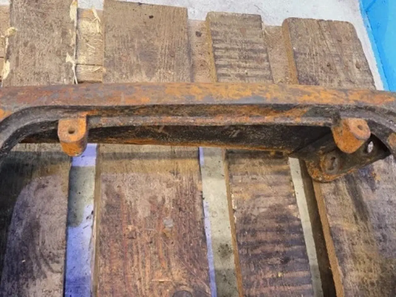 Billede 16 - New Holland LB115B Hjelmplade 87325160