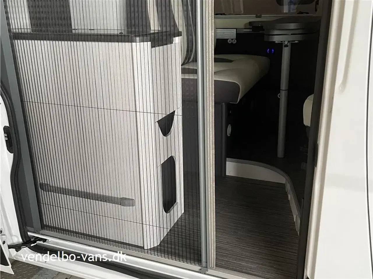 Billede 6 - 2022 - McLouis Menfys Van 03 S-Line   Campervan med dobbeltseng UNDER 6 meter