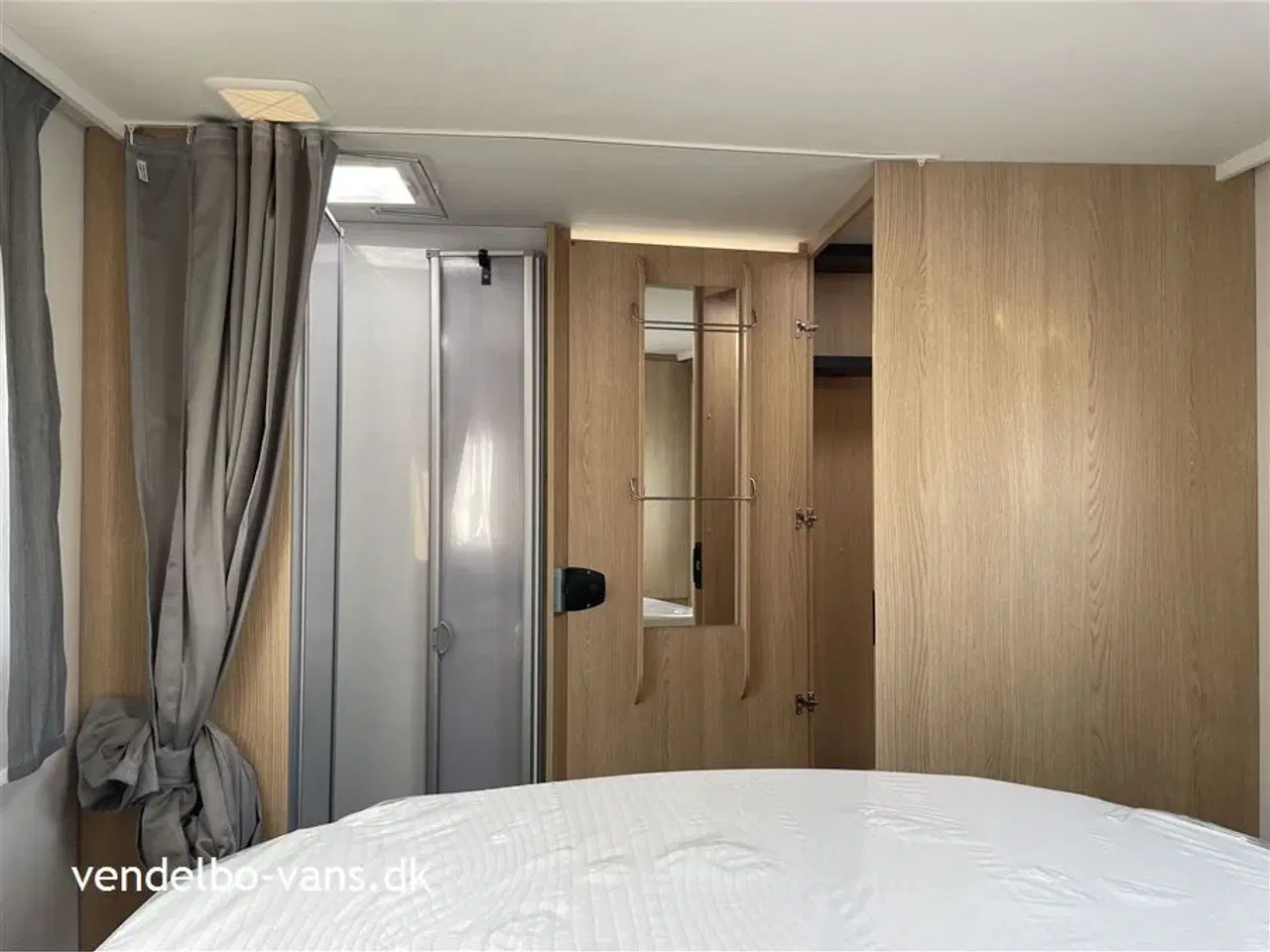 Billede 23 - 2024 - SunLight I 69 L Adventure Edition   Integreret Adventure Edition med fritstående Queens Bed over garagen