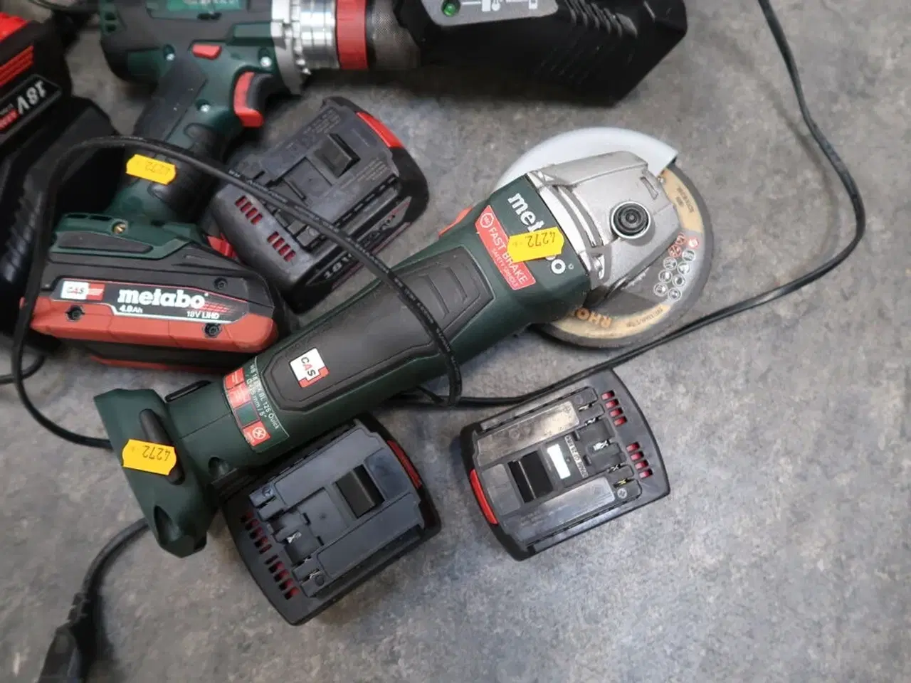 Billede 2 - 2 stk. akku håndværktøj BOSCH med 5 stk. batterier og 2 stk. ladere