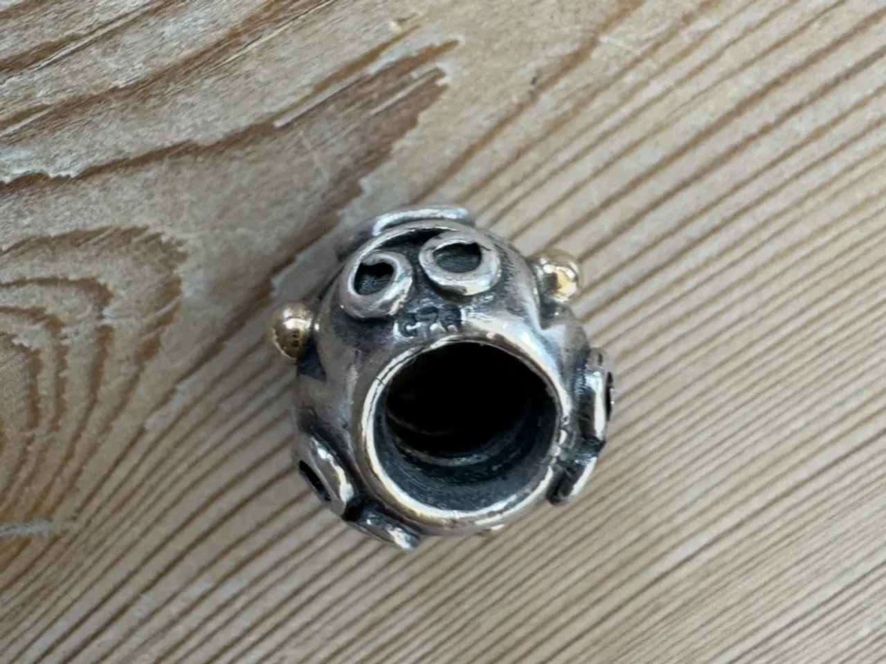 Billede 2 - Charms i 925. Med 14 kt guldknapper 