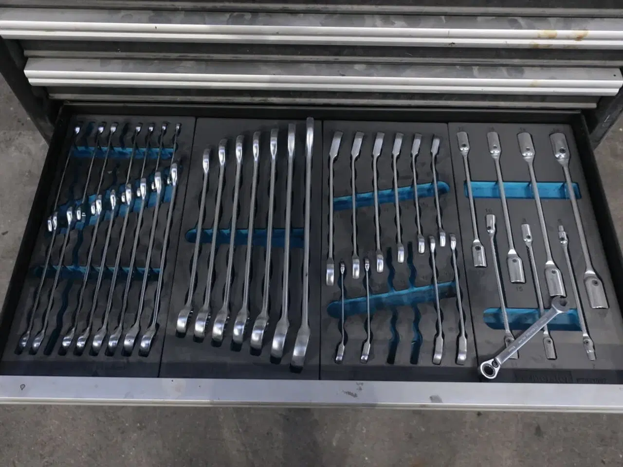 Billede 9 - Værktøjsvogn PROMEISTER med indhold