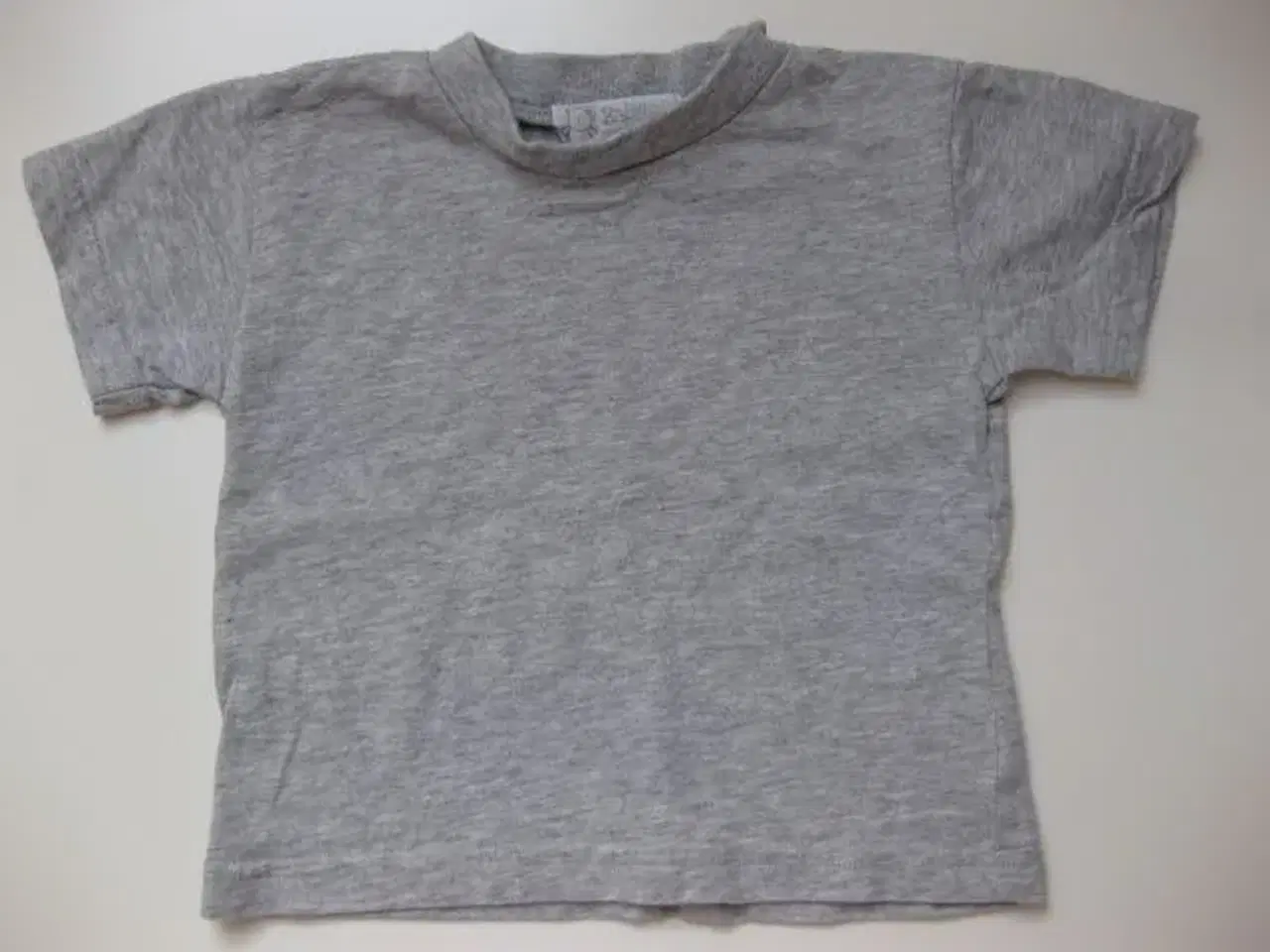 Billede 1 - Str. 68, grå t-shirt