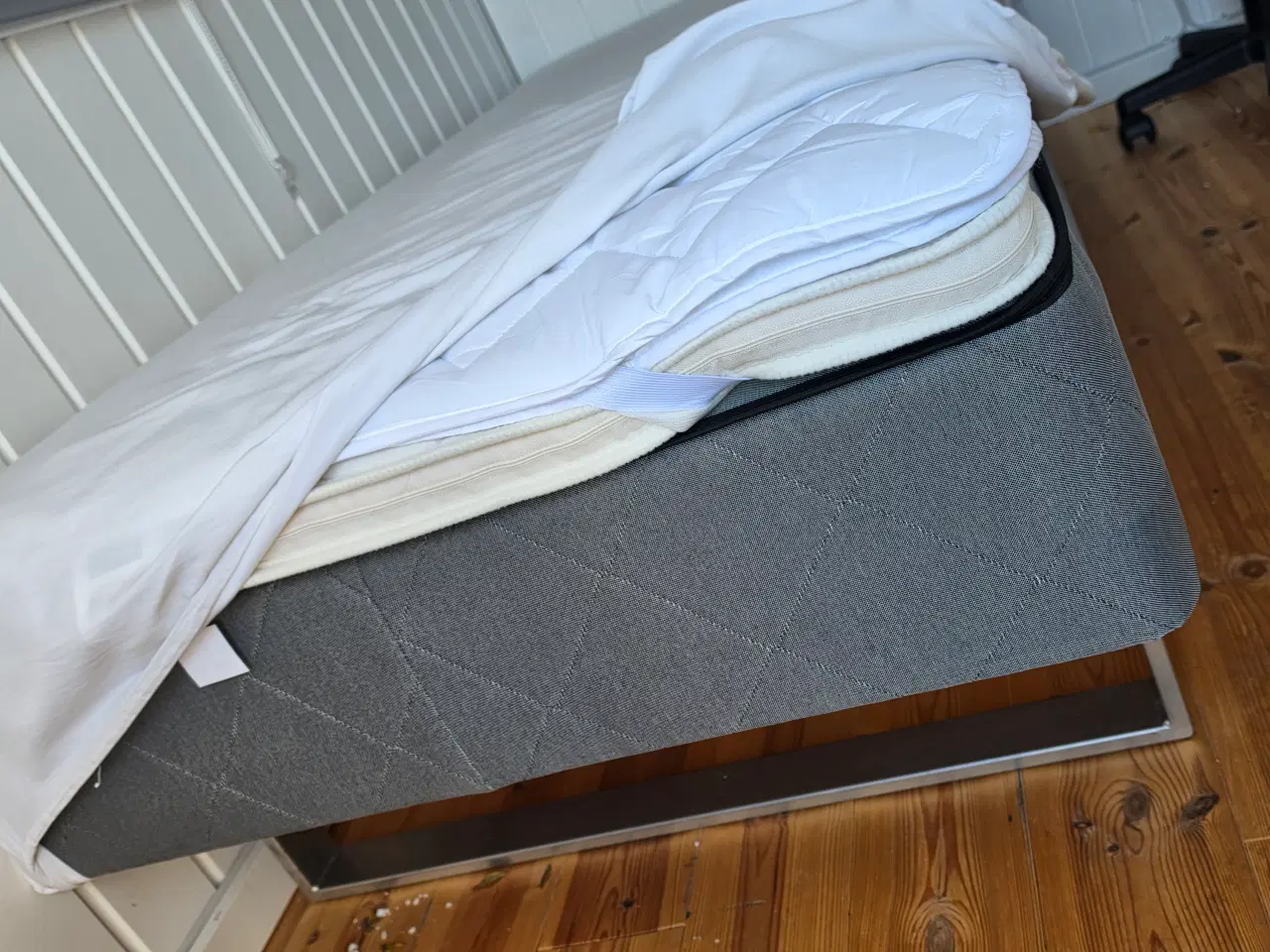 Billede 1 - Seng medium hård
