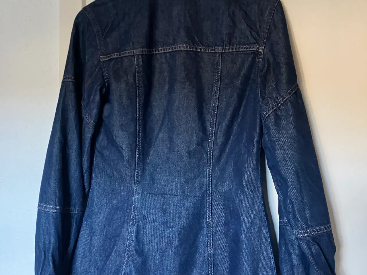 Billede 2 - Jakke i cowboy fra Frakment i str S/M næsten ikke 