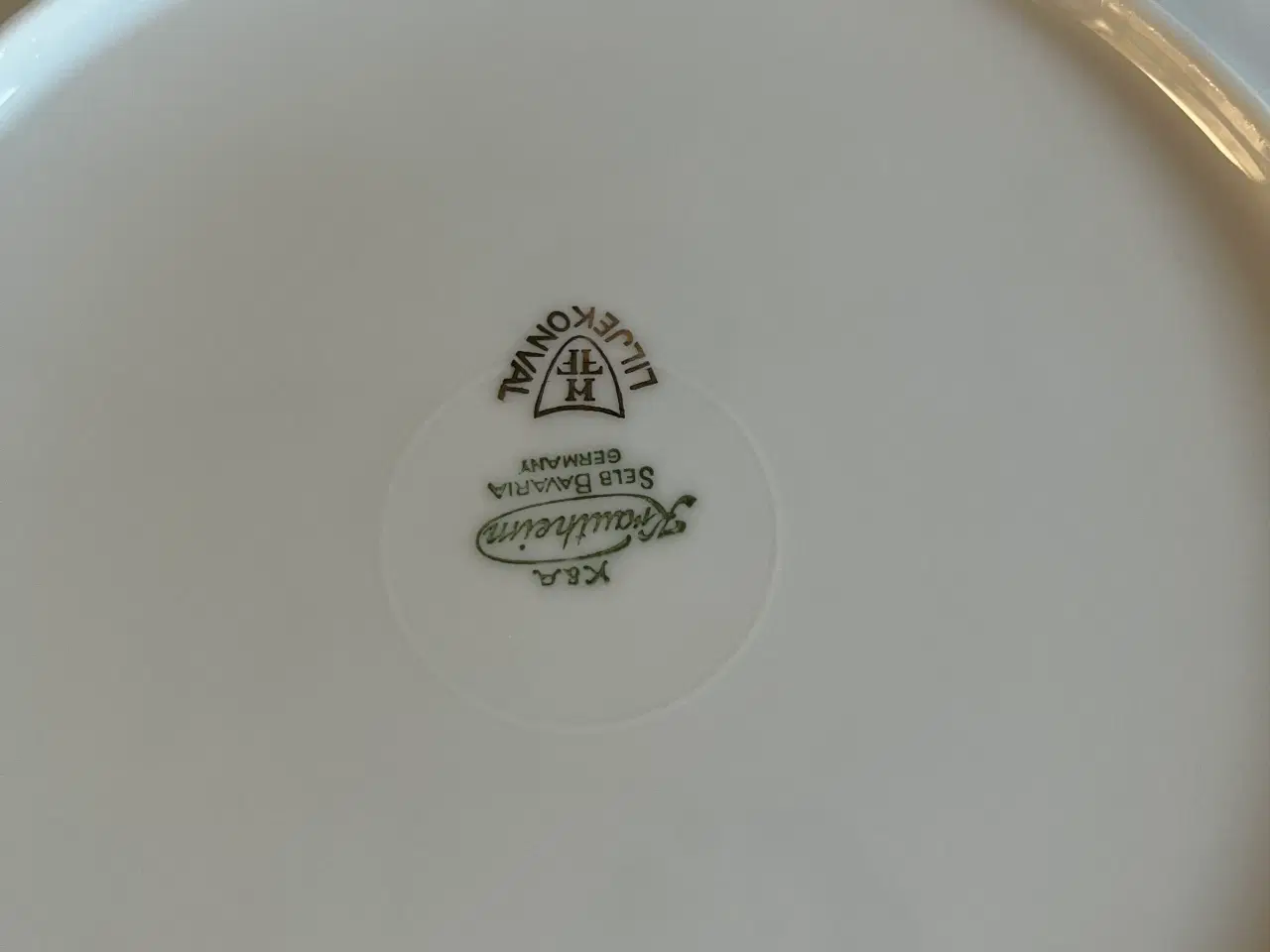 Billede 2 - Rundt fad med liljekonval fra Bavaria 