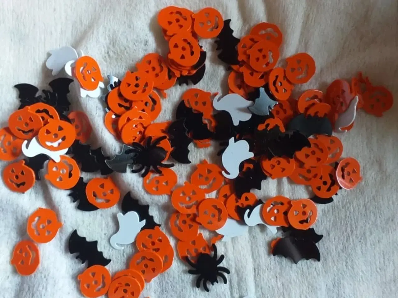 Billede 1 - Bøtter med halloween dekorativ pynt 