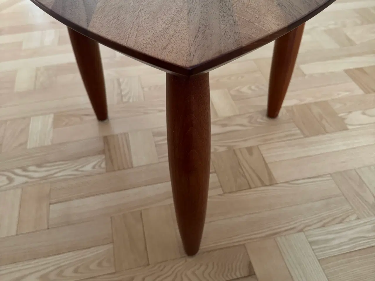 Billede 4 - Lille bord i kirsebærtræ sælges 