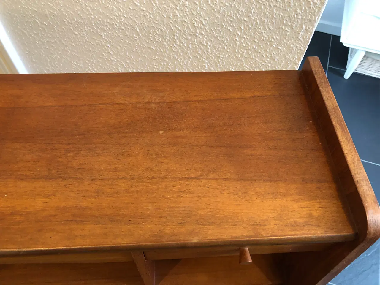 Billede 15 - Chatol i teak med indbygget spejl, skuffer, udtræk