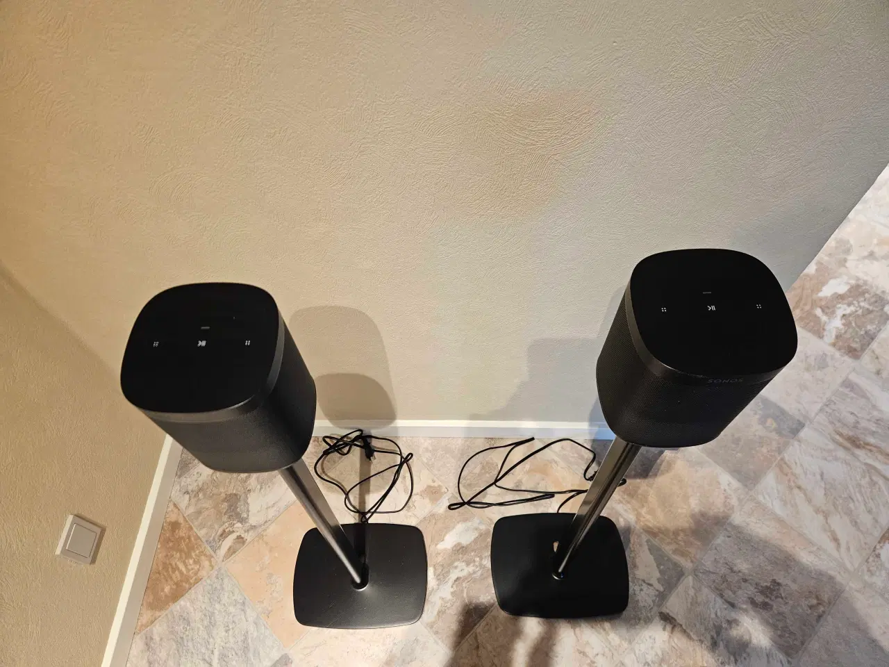 Billede 2 - Sonos One SL 2 stk med Flexon gulvstander