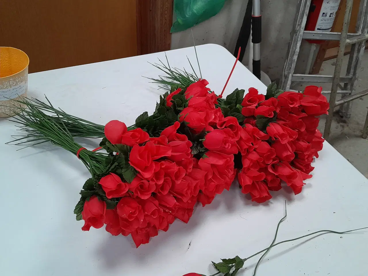 Billede 6 - Diverse Plastik blomster, fra 5,-kr. pr. stk.