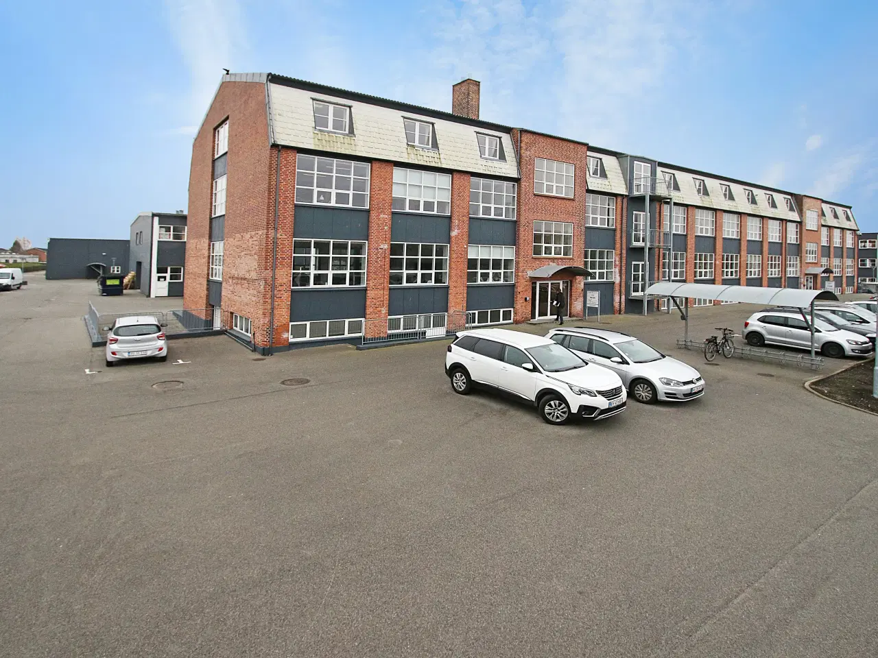 Billede 1 - Moderne kontorer/showroom/undervisningslokaler med godt lysindfald