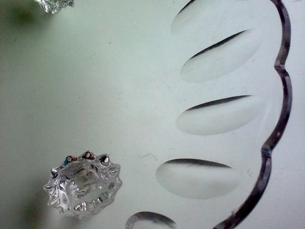 Billede 7 - Gammel dansk glasskål på tre sneglefødder