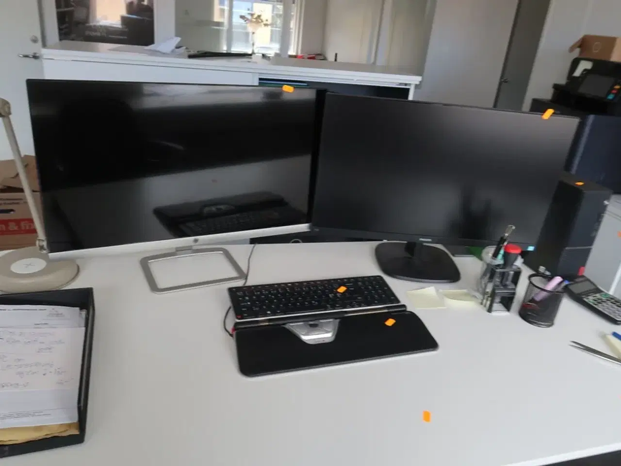 Billede 1 - Computer, 2 stk. skærme mus og tastatur