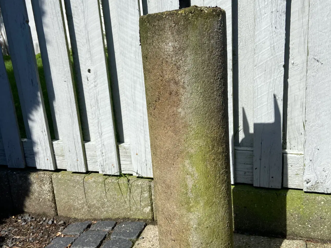 Billede 1 - Stolpesten beton med beslag 
