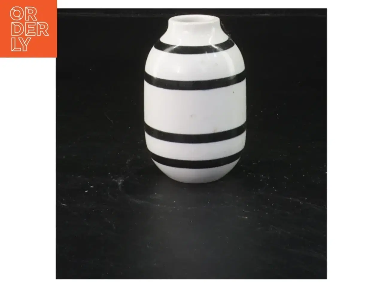 Billede 1 - K&#228;hler vase med sorte striber fra K&#228;hler (str. 8x5 cm)