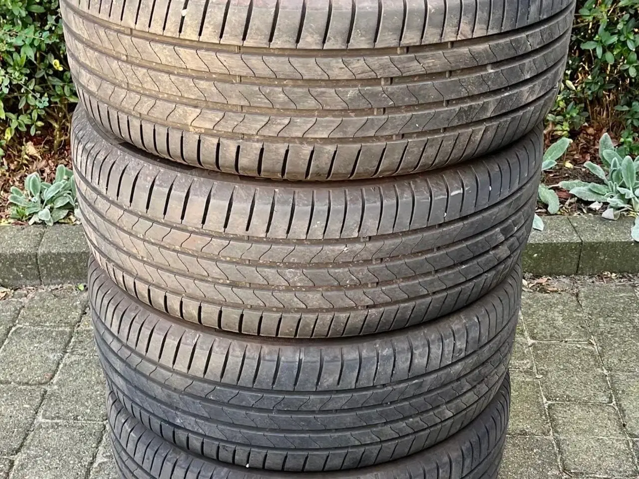 Billede 1 - 215/55R18 sælges. Evt. bytte