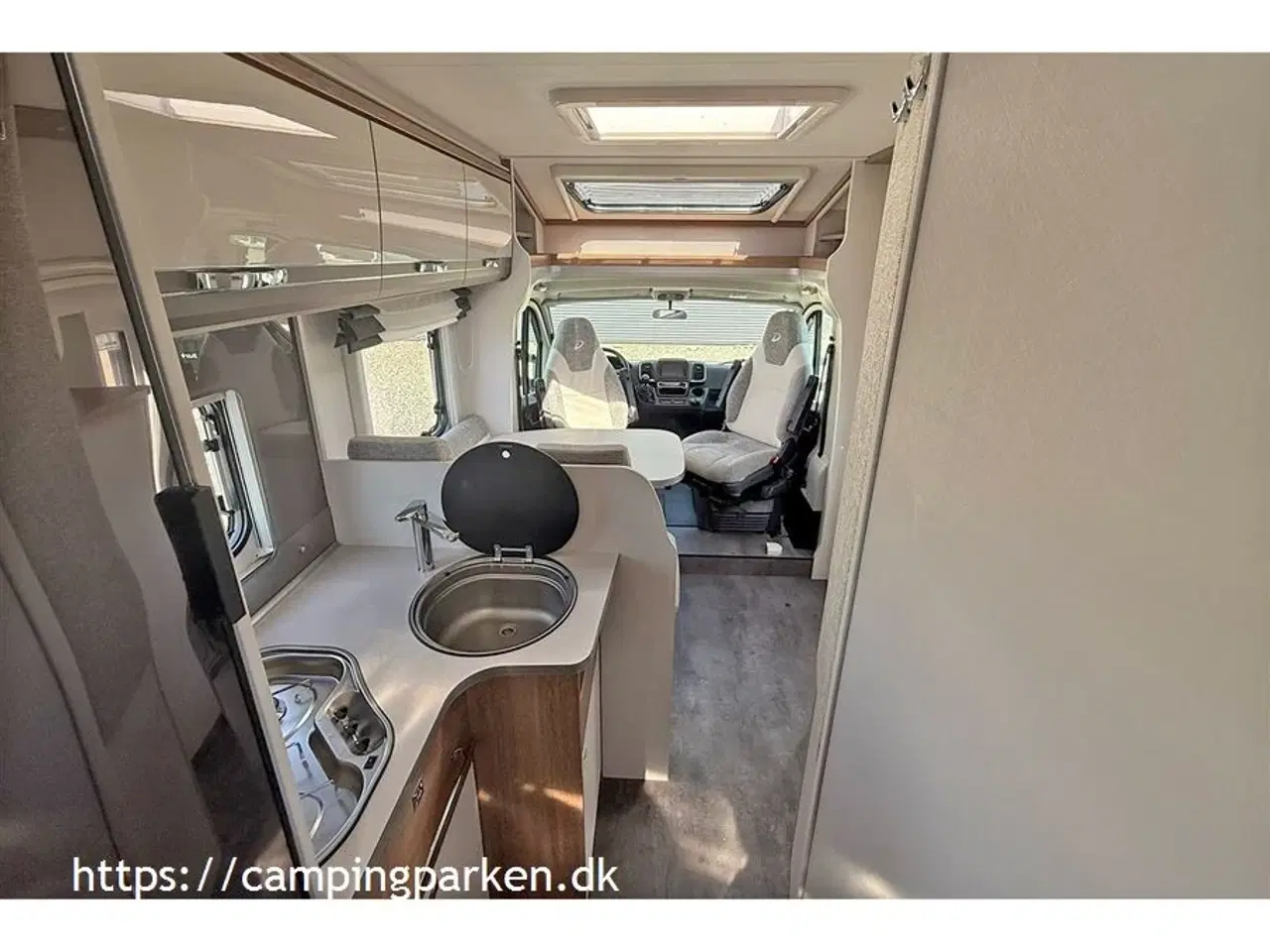 Billede 6 - 2022 - Dethleffs Trend T 6717 EB   Flot Dethleffs Trend med lavt km-tal, 140 hk motor, multimedieanlæg m. bakkamera