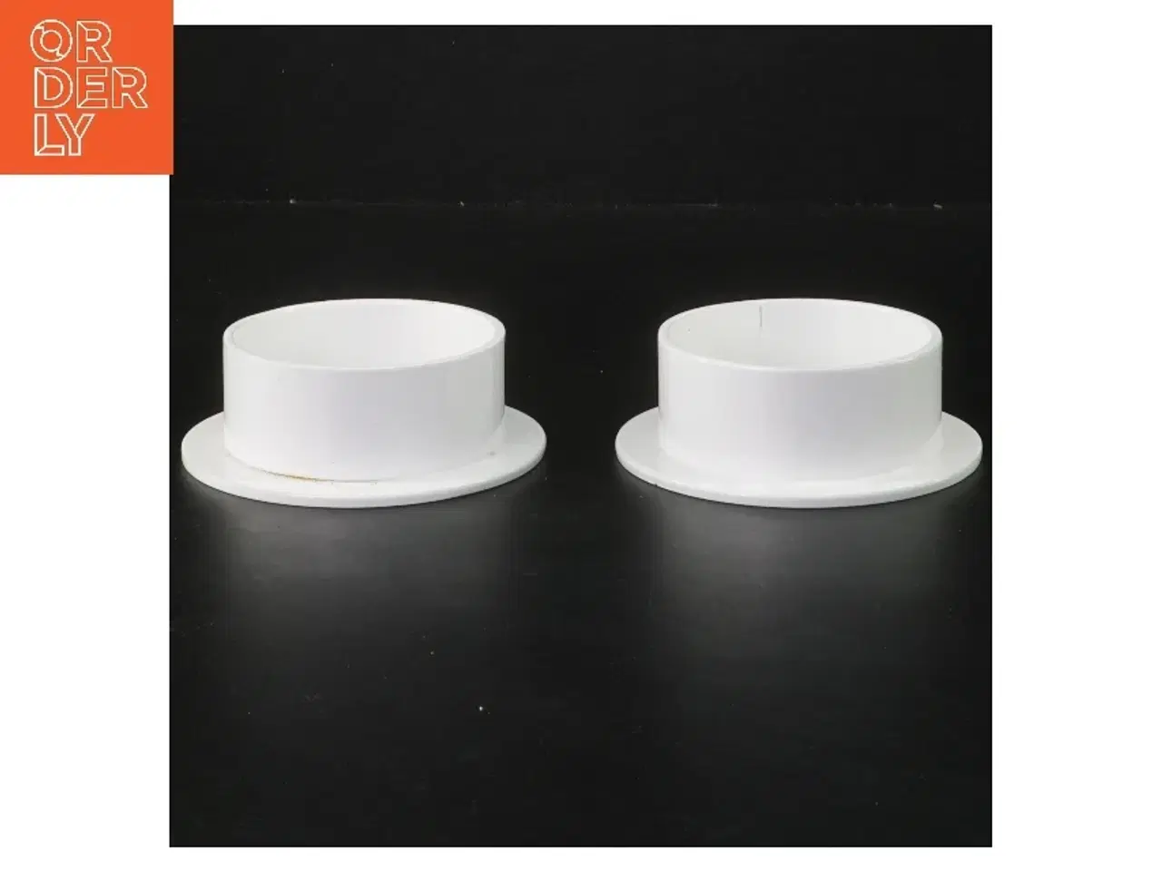 Billede 1 - Runde hvide plasticstykker (str. 2 stk Ø 7,5 cm)