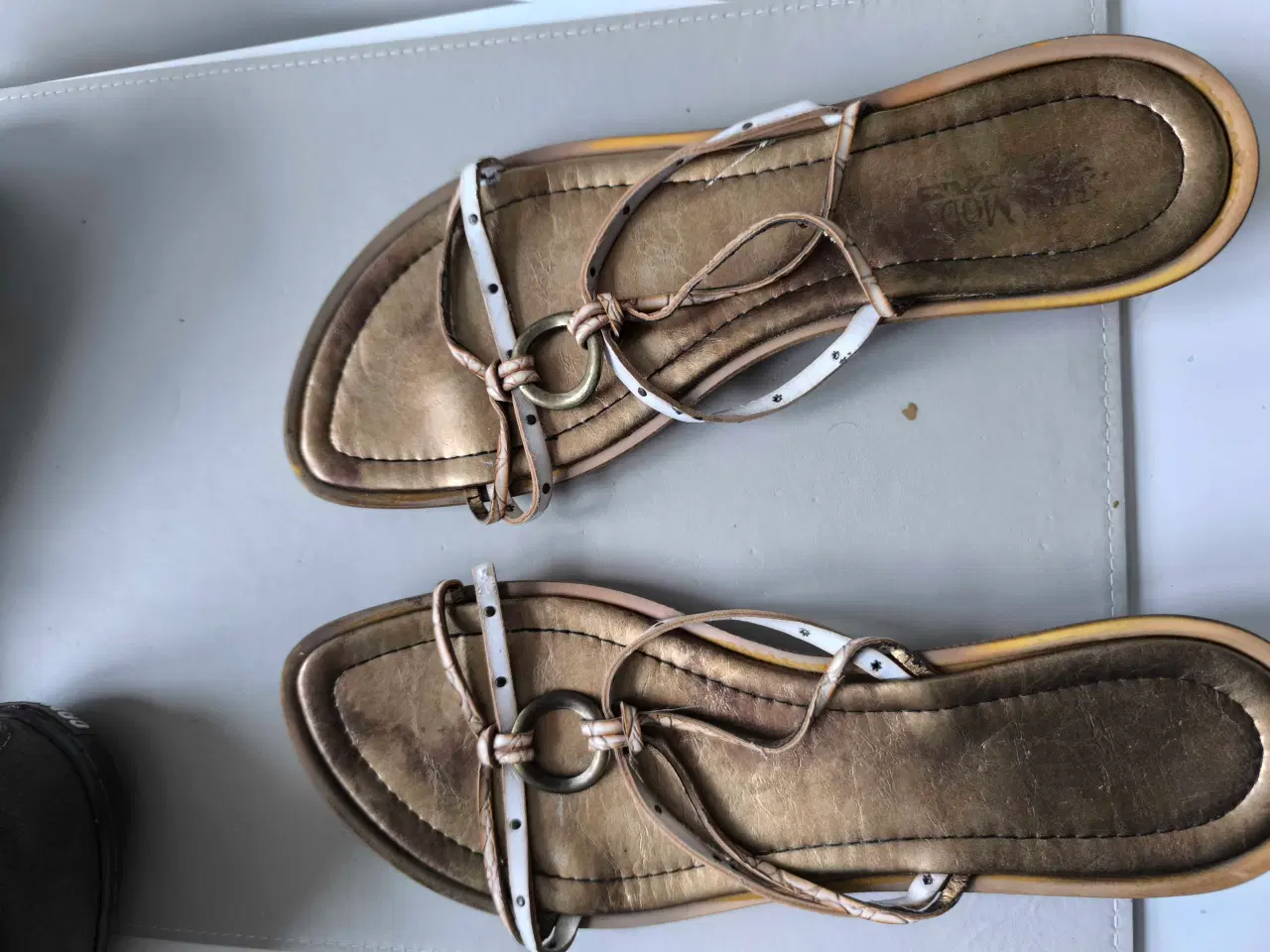 Billede 1 - 2 par sandaler meget flotte