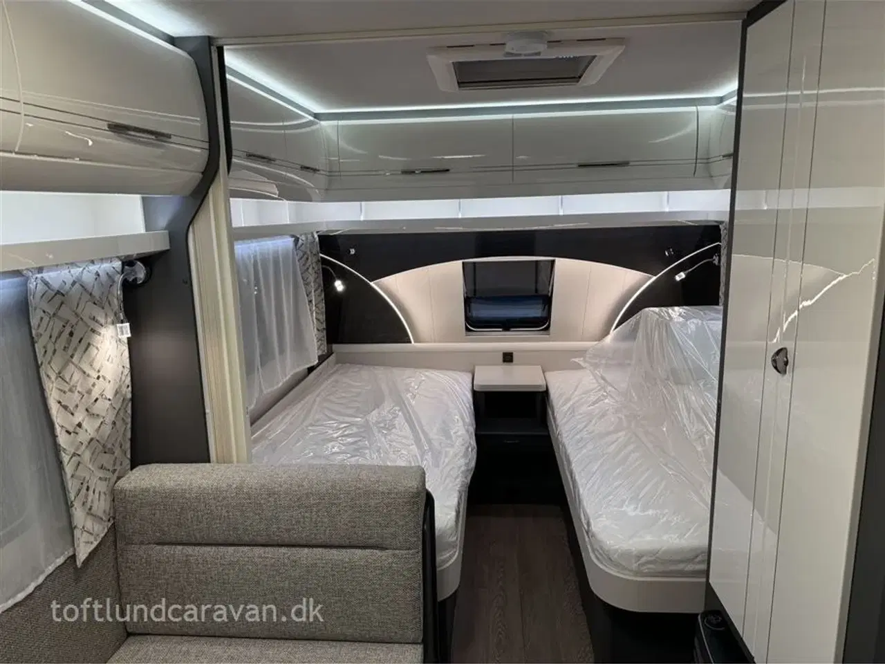 Billede 3 - 2026 - Hobby Excellent 460 SL   Ny 2026 KOMMER SNART PÅ LAGER. Enkeltsenge samt endekøkken og stort badeværelse. LAV VÆGT.