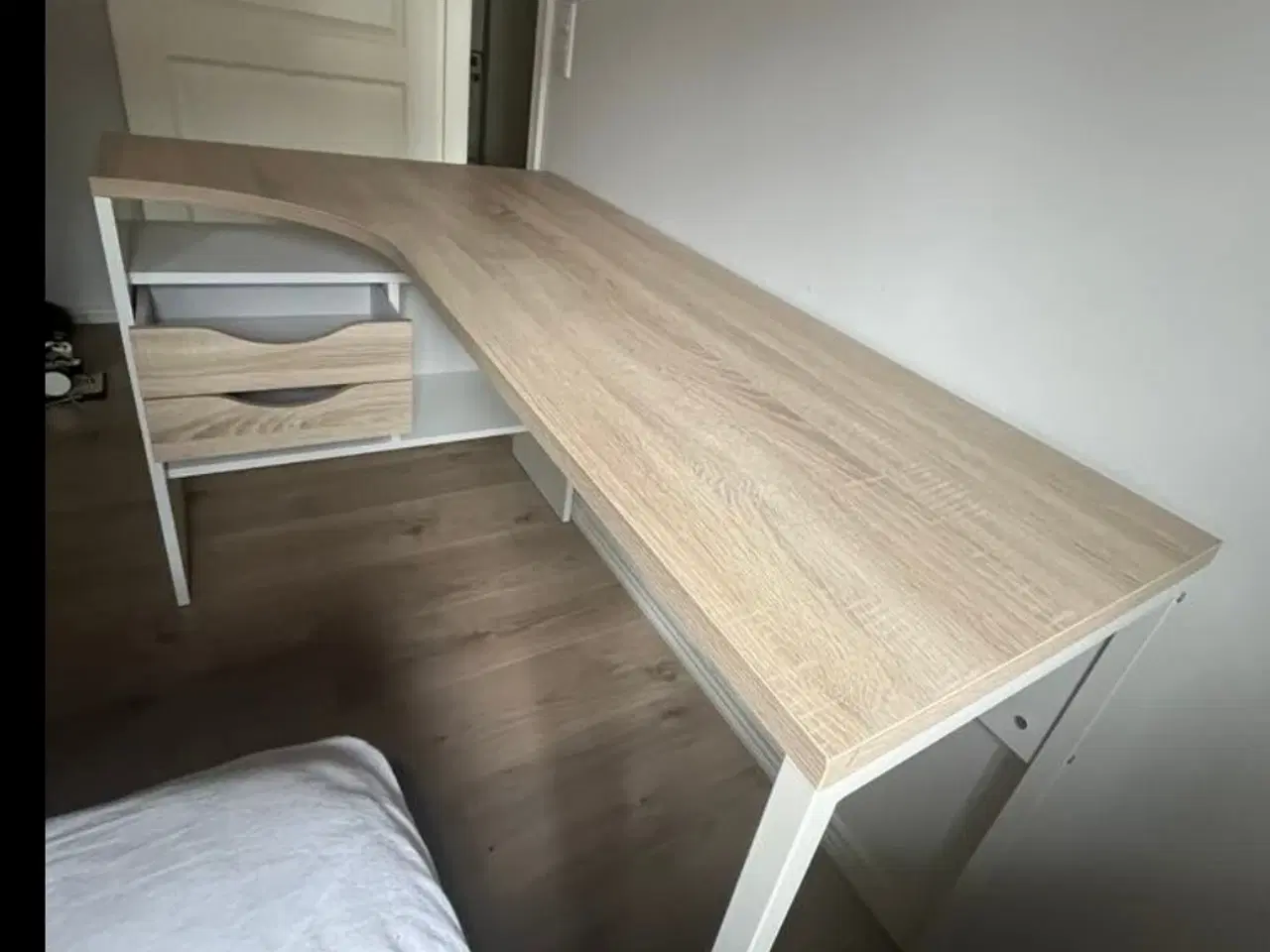 Billede 1 - Skrivebord til børneværelset 