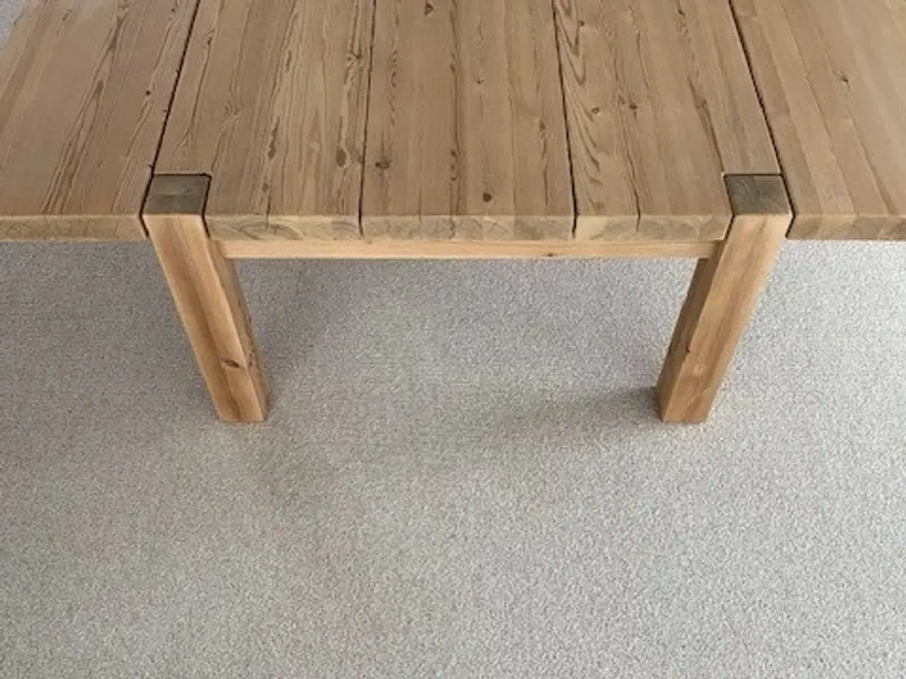 Billede 4 - Sofabord - massiv fyrtræ - m/plader i begge ender