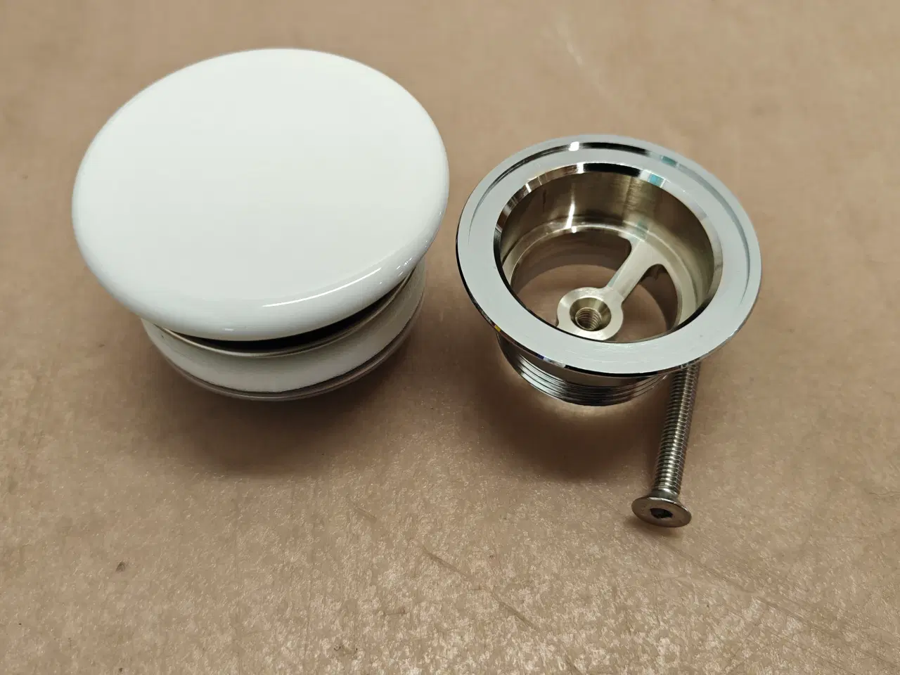 Billede 1 - Bundventil, Duravit med hvid porcelæn top.