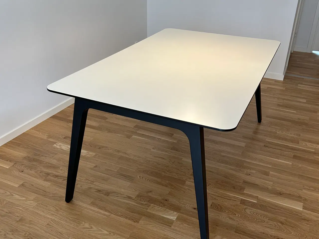 Billede 4 - Højtryks laminat spisebord
