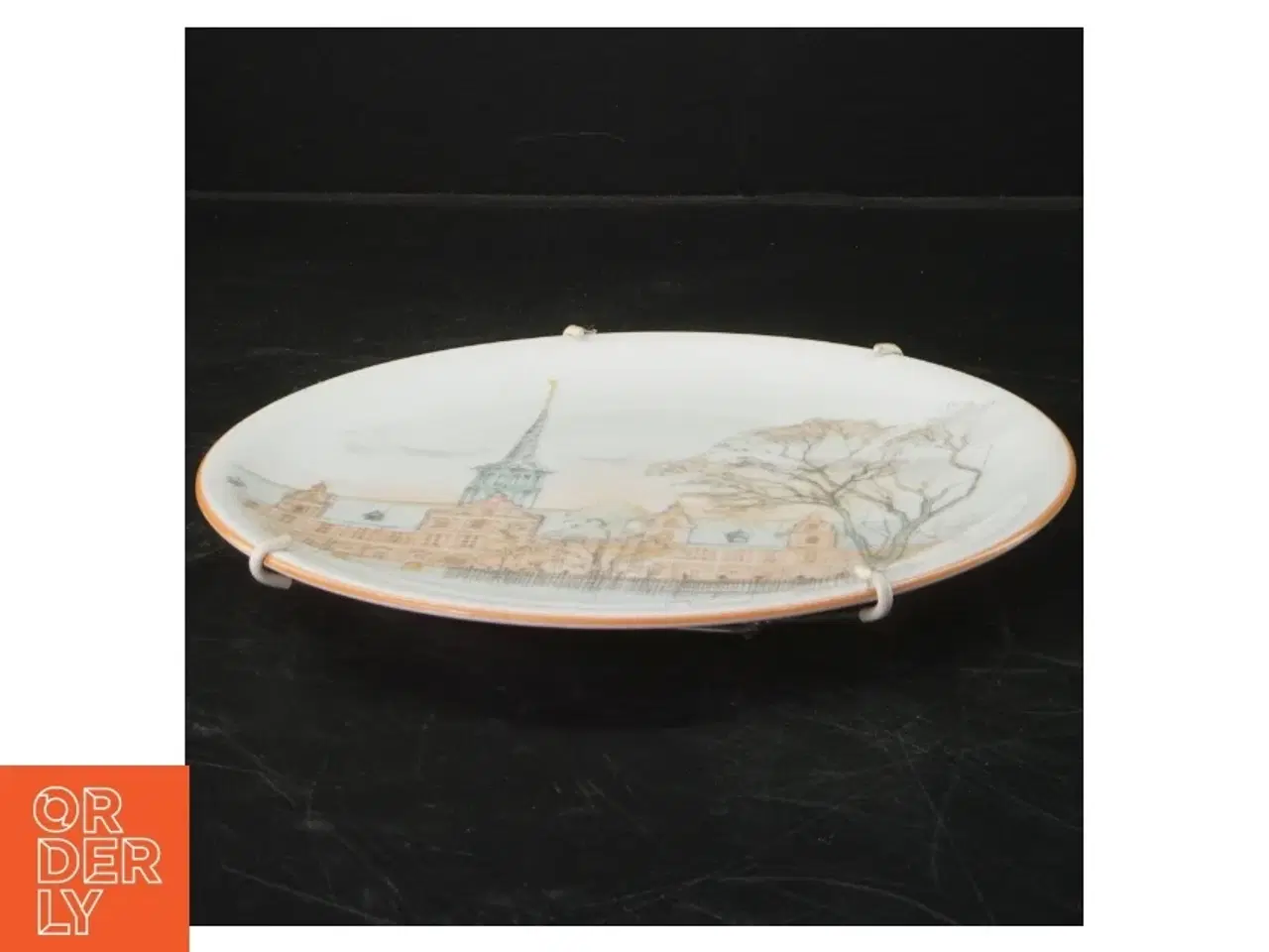 Billede 1 - Dekorativ porcelænsfad med bygningmotiv (str. Ø 21,5 cm)