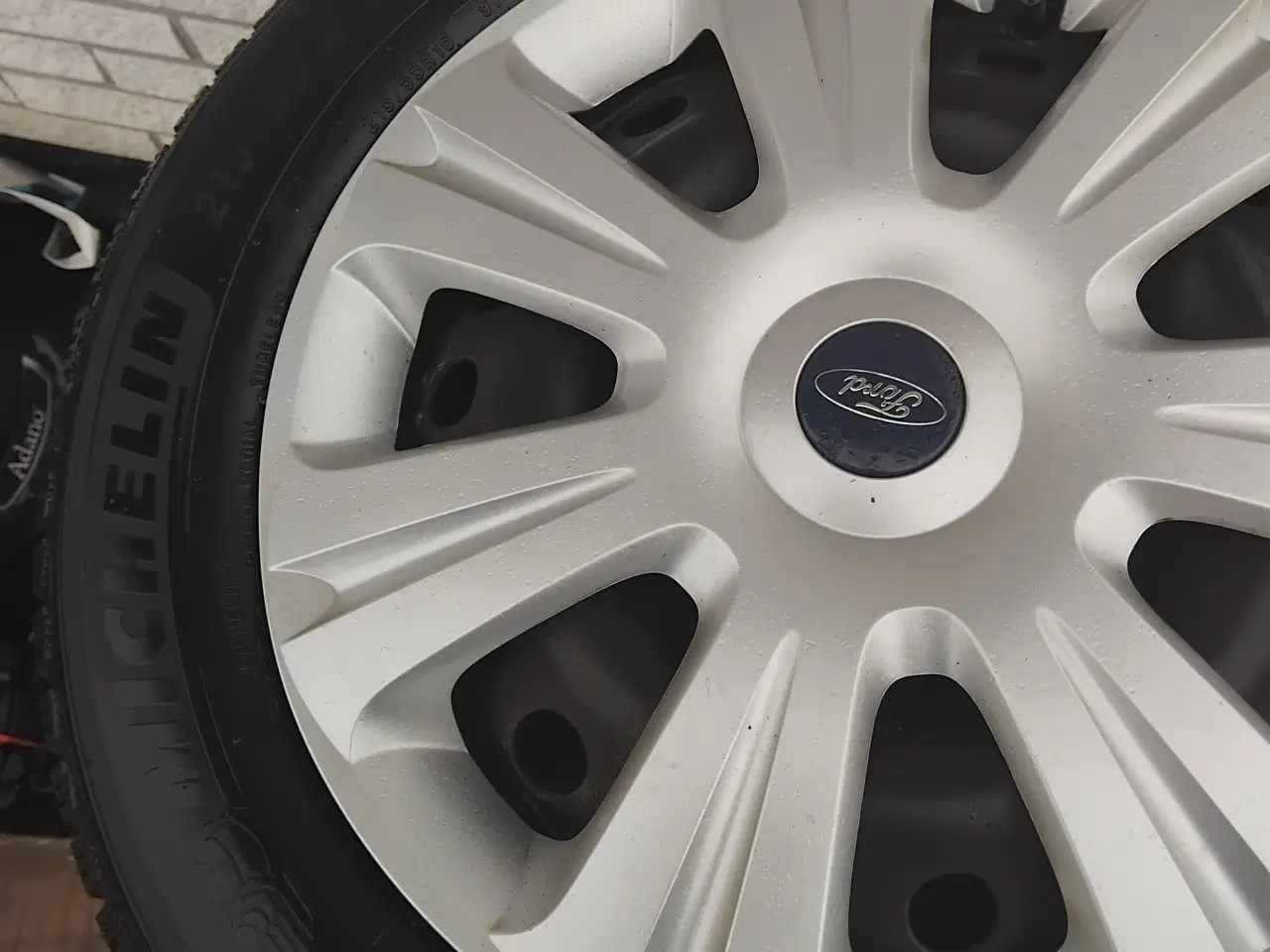 Billede 1 - Michelin 215/55 R16 Næsten nye Dæk