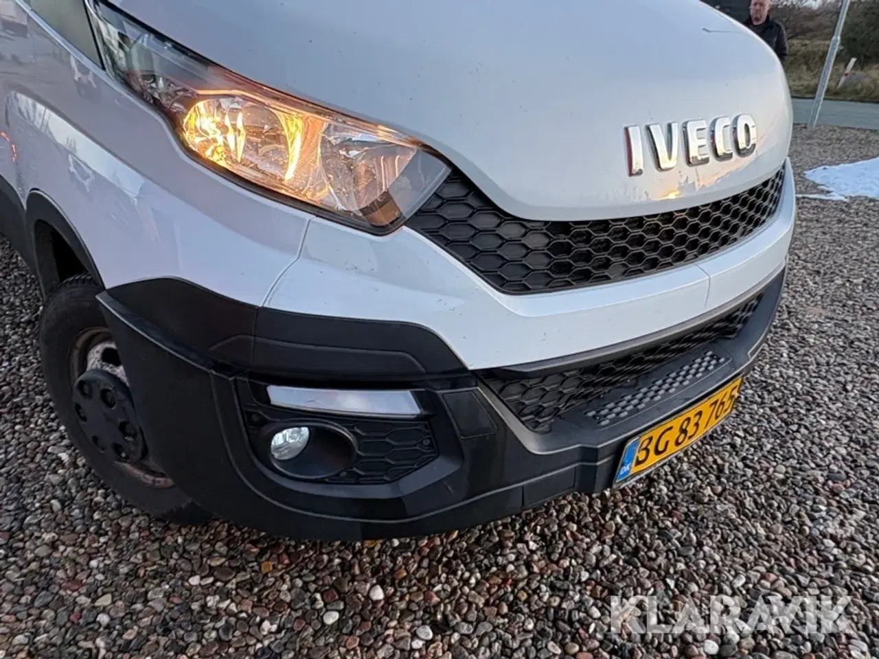 Billede 10 - Mandskabsvogn Iveco 35C15 med lad