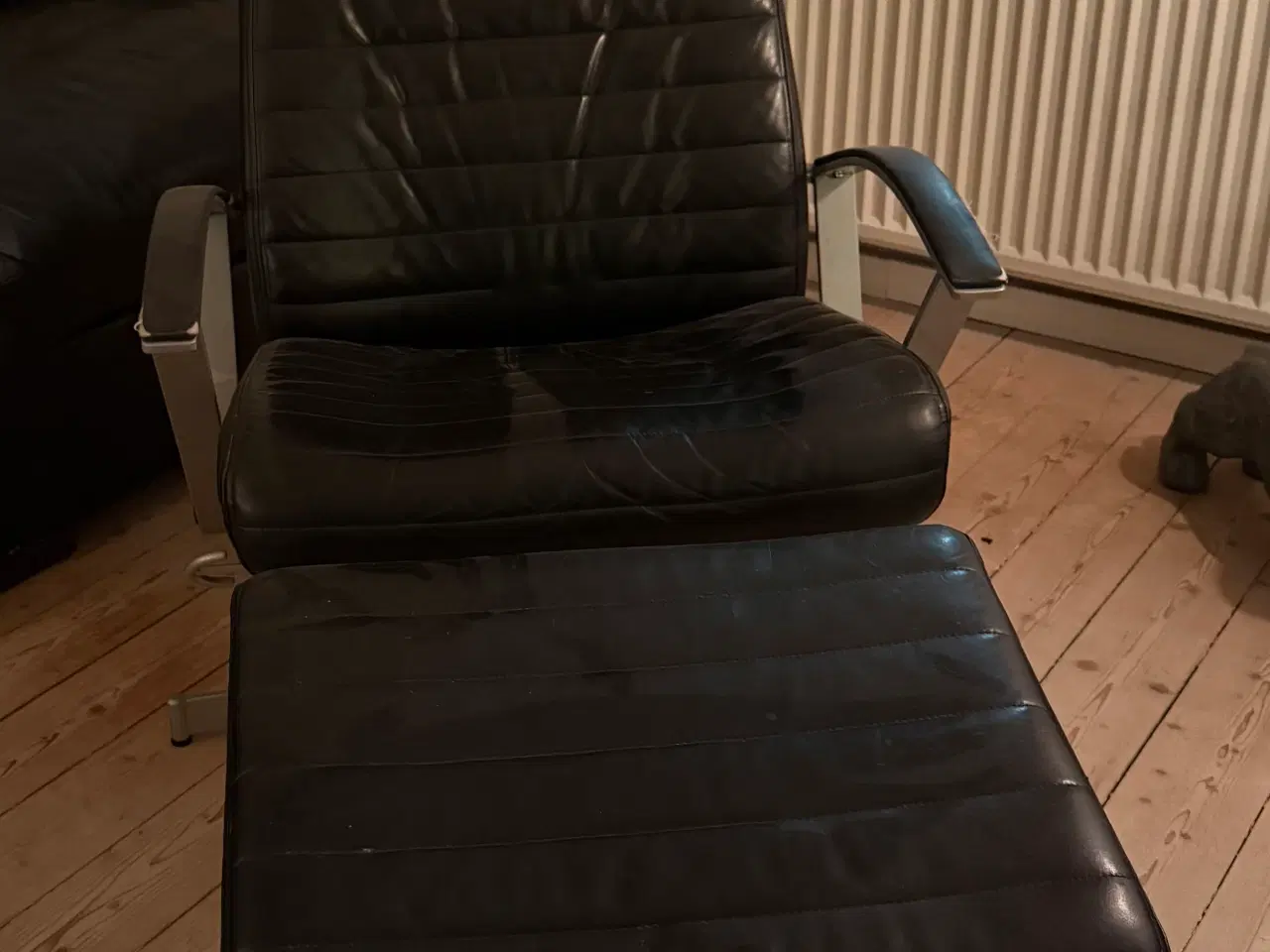 Billede 2 - Lænestol med fodskammel