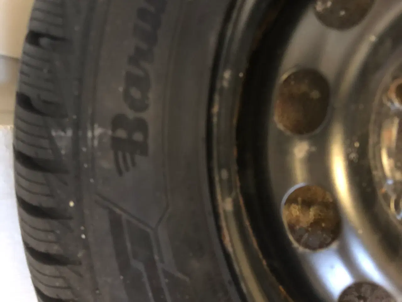 Billede 3 - Næsten ny helårsdæk og fælg