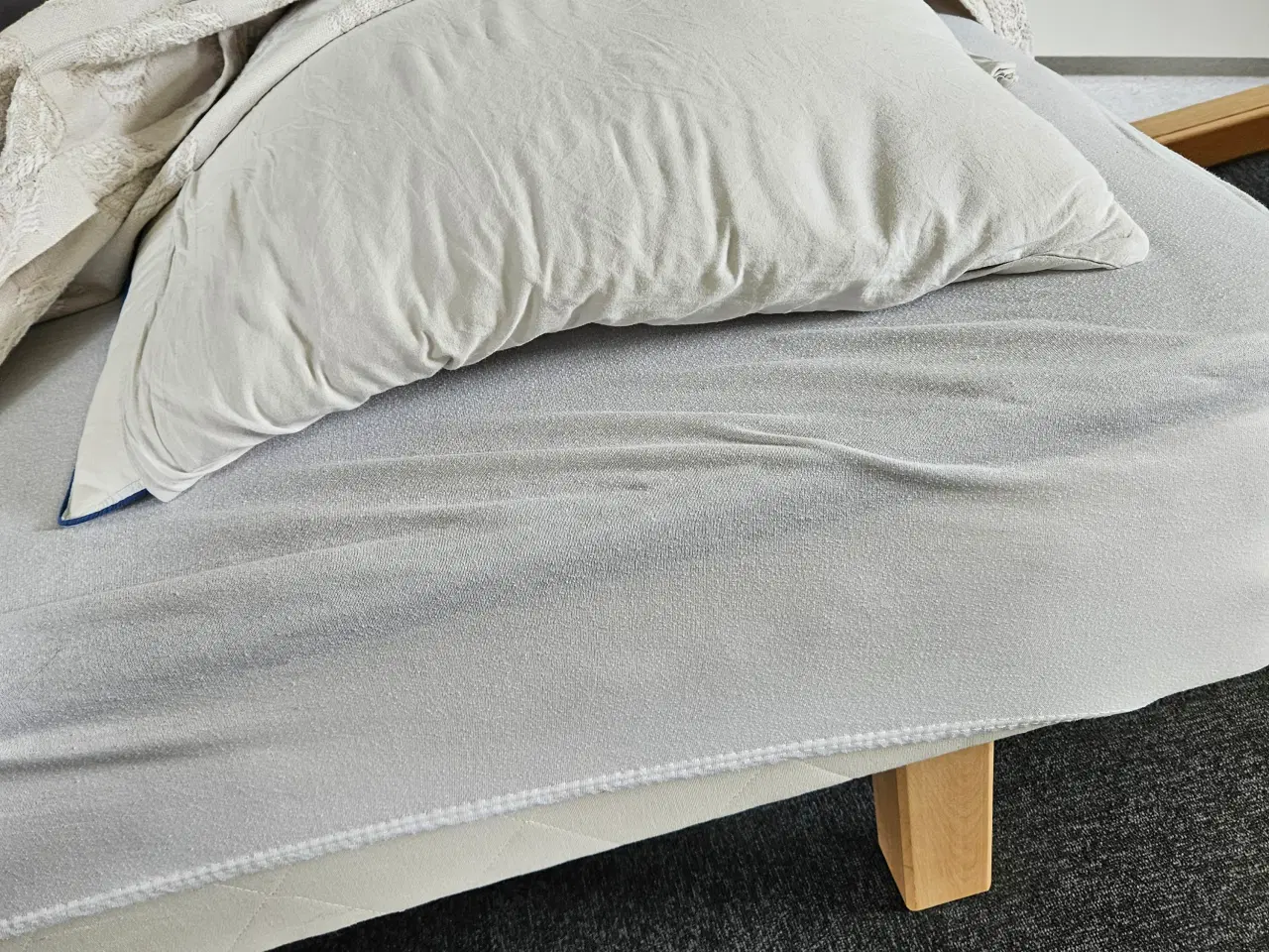 Billede 2 - Boxmadras med meder og topmadras 