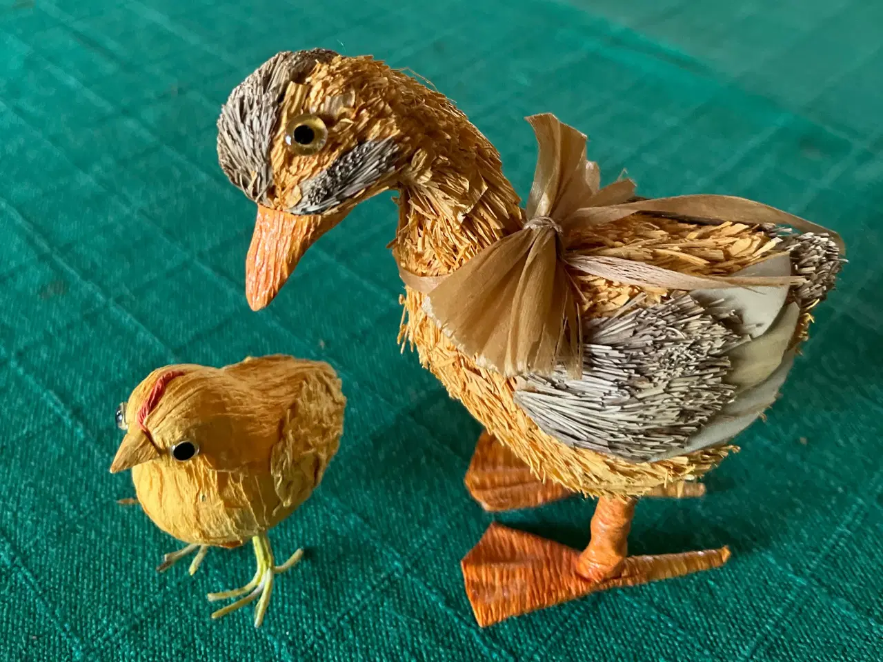 Billede 1 - Påske and og kylling i naturmaterialer. 