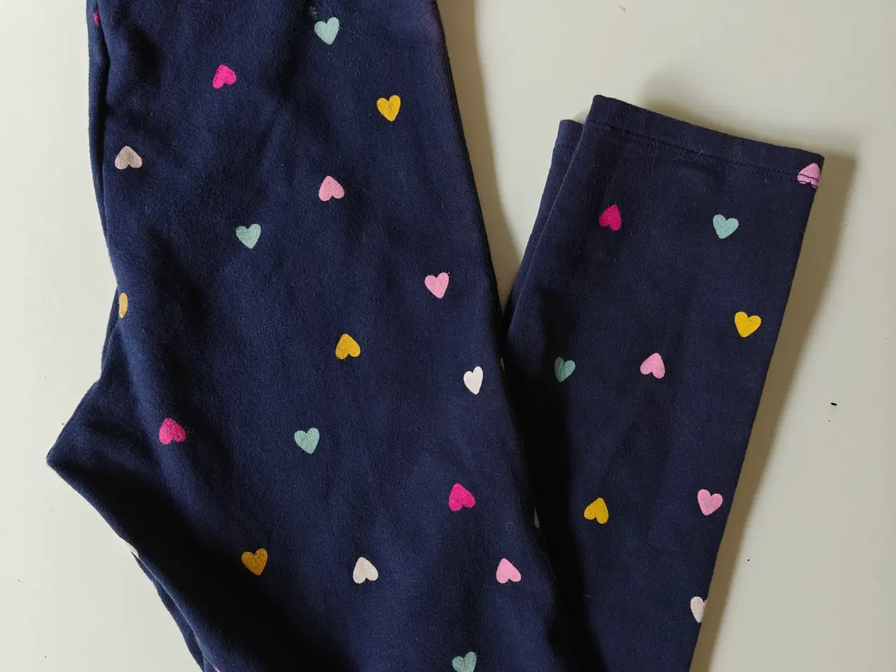 Billede 1 - Leggings med fine hjerter, str 140