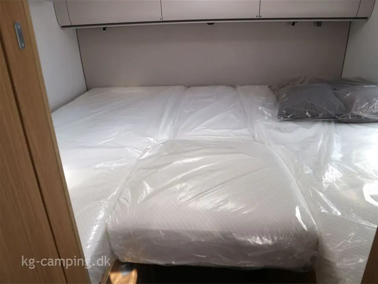 Billede 13 - 2024 - Adria Matrix Axess M670 SL   Nu nedsat med kr.72.709 | Enkeltsenge og sænkeseng i forenden.