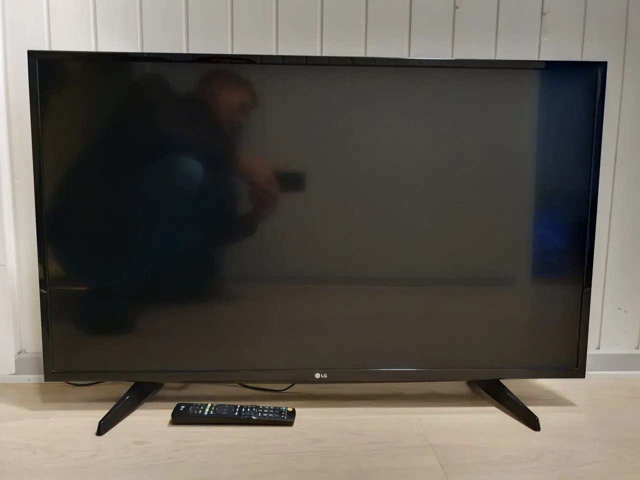 Billede 1 - 43 Tommer LG fjernsyn med fjernbetjening