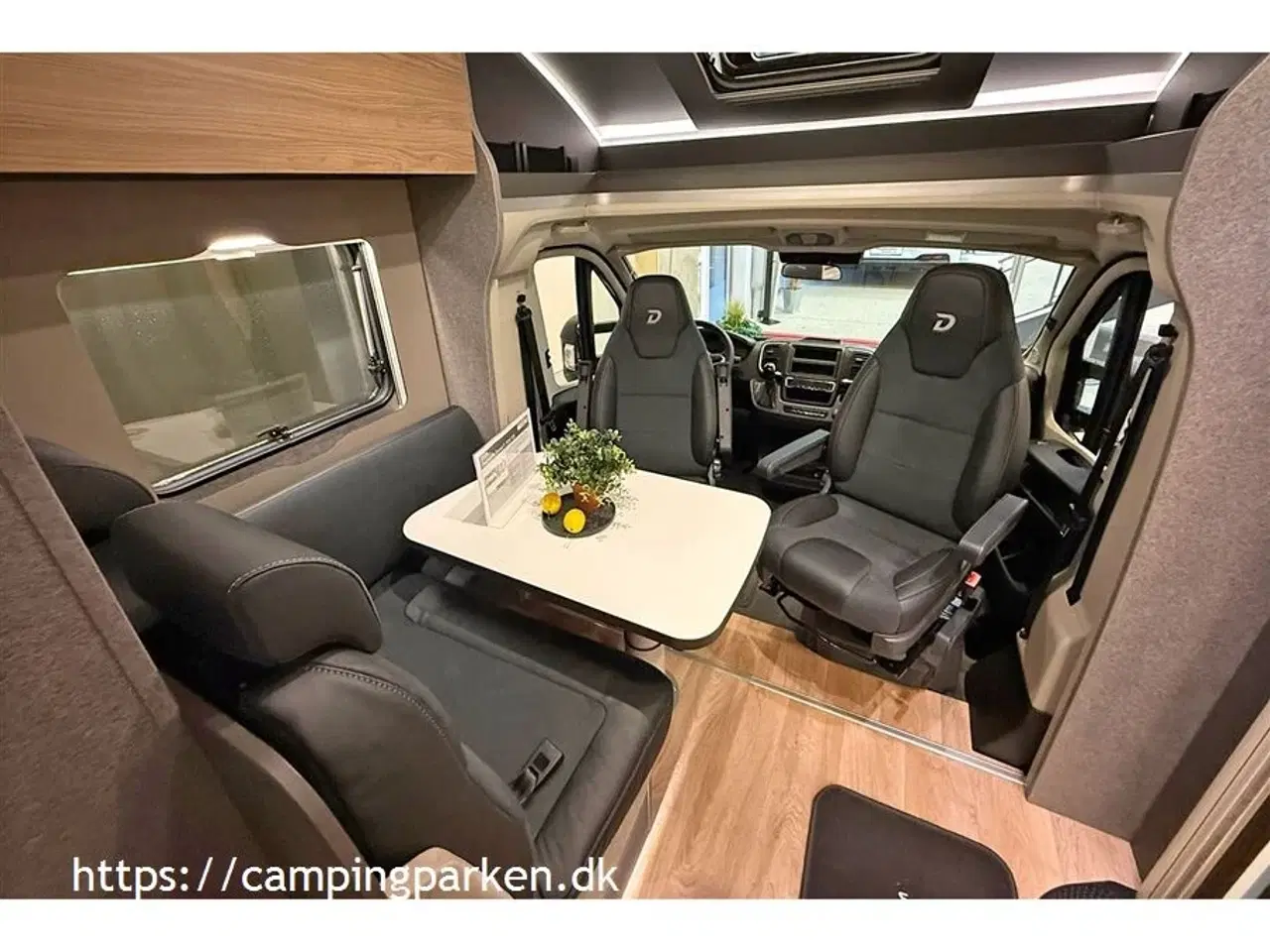 Billede 6 - 2025 - Dethleffs   Superflot Jubilæumsmodel. Ægte læder og alcantara, automatgear, lave enkeltsenge, 6,71 m lang