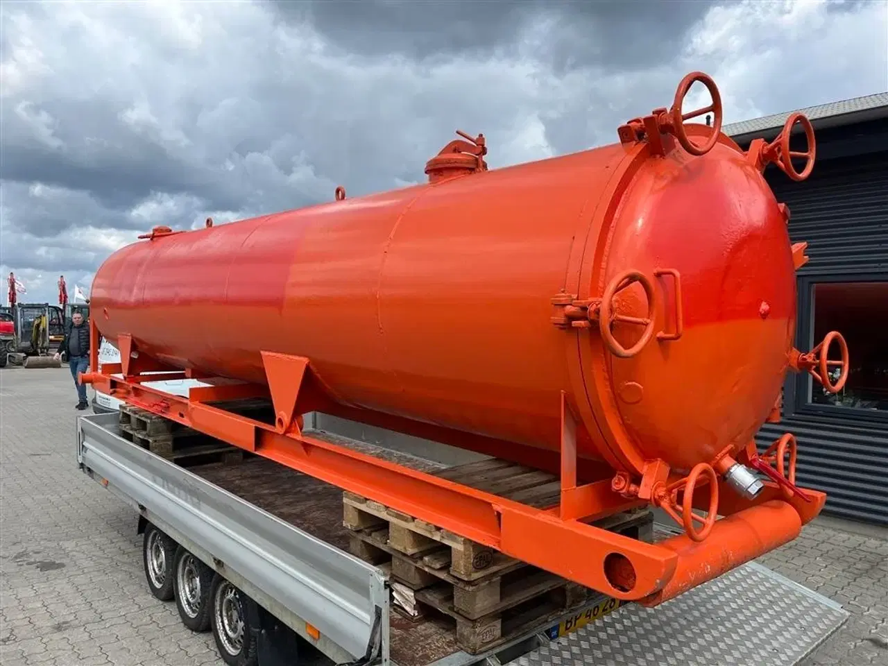 Billede 2 - - - - 5-6000 liters container tank. Vandvogn