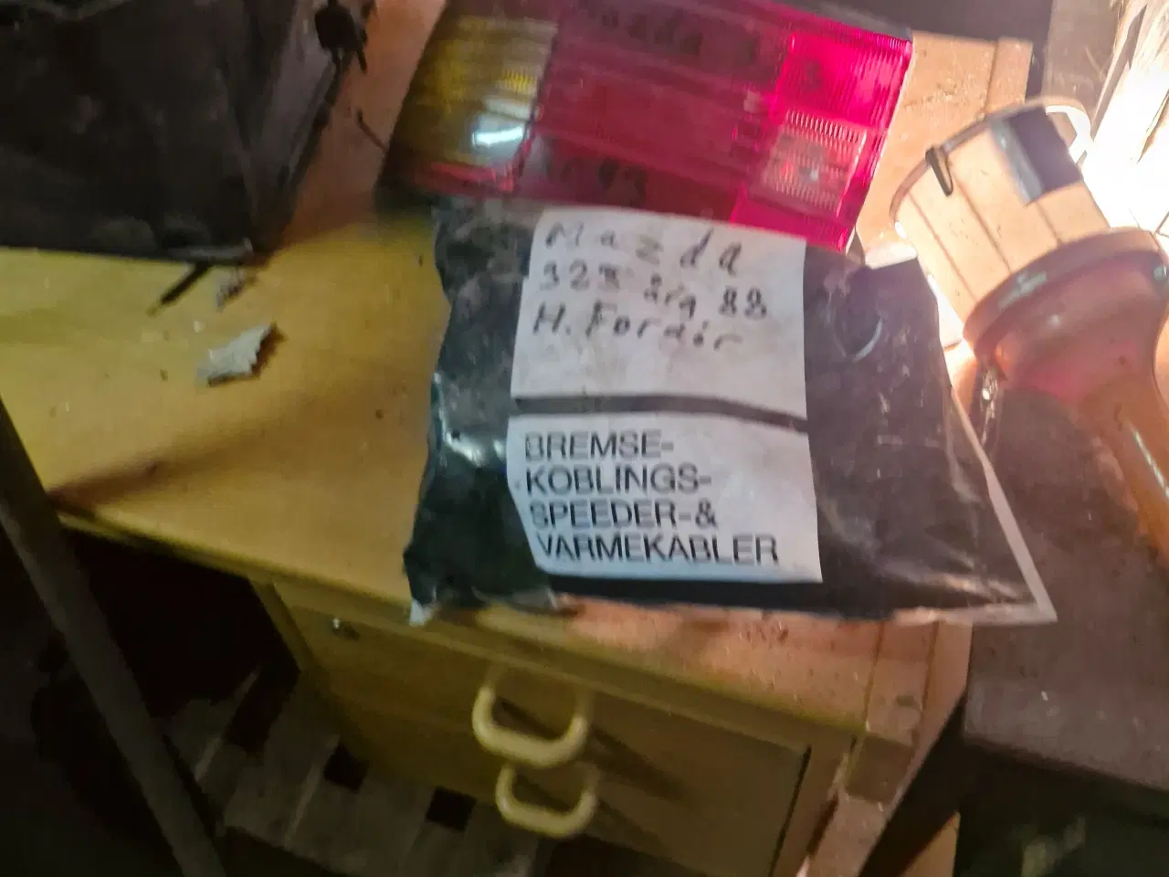 Billede 1 - Mazda 323 baglygteglas