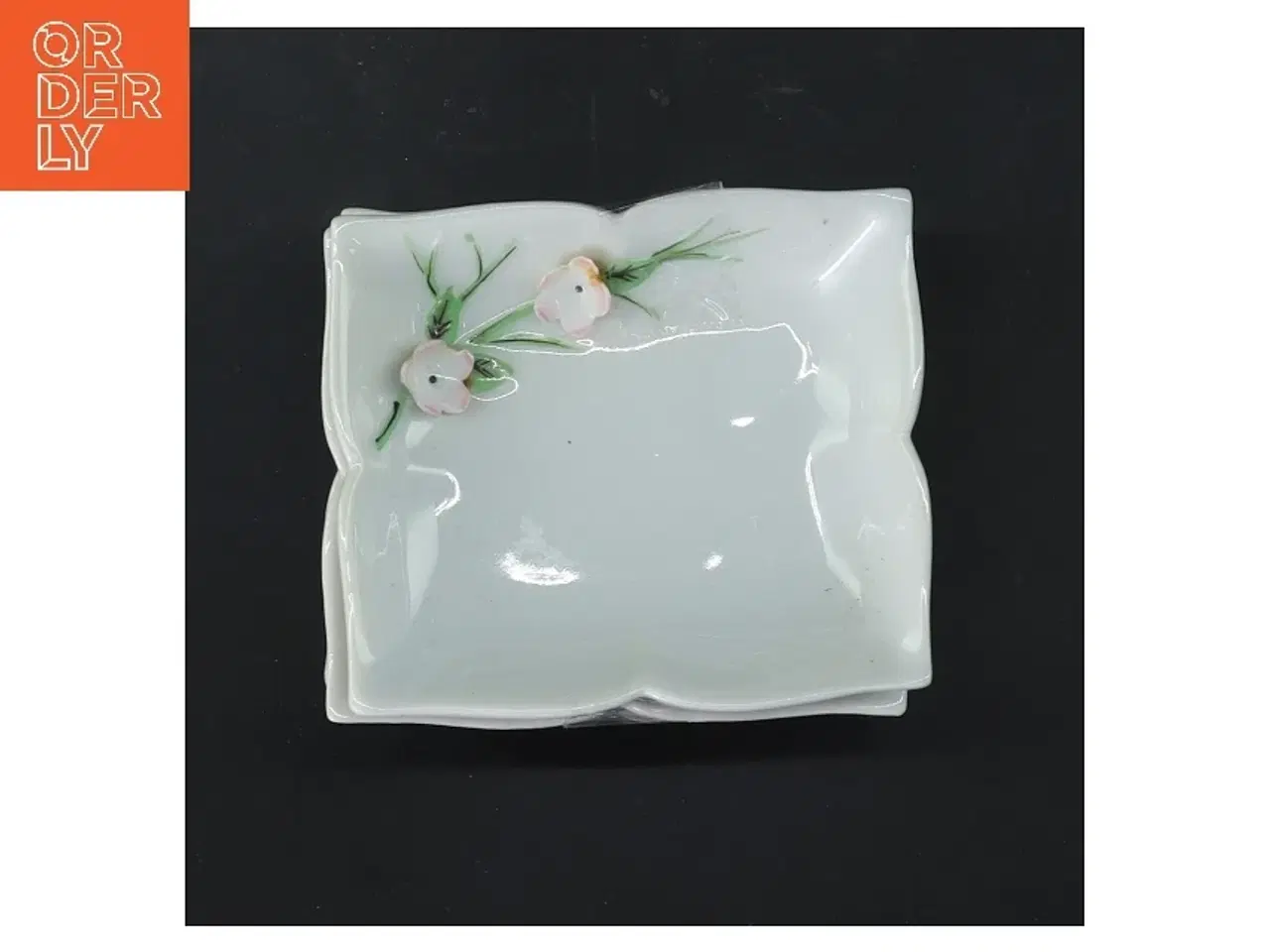 Billede 3 - Sæt med 4 nye tsmå porcelænsskåle (str. 4 stk 7,5x8,5 cm)til f.eks sushi