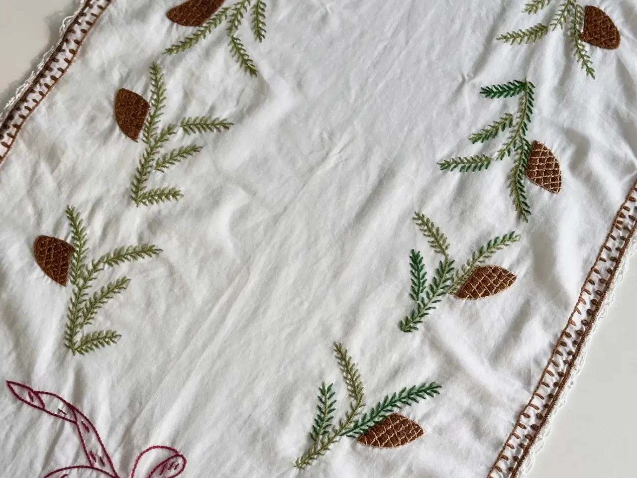 Billede 5 - Antik julebordløber m kniplinger, 40 x 90 cm