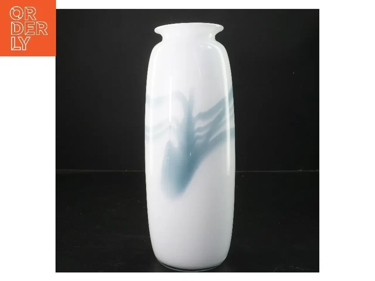 Billede 1 - Holmegård Atlantisvase med blå mønster (str. Ø 8 cm længde 27 cm)