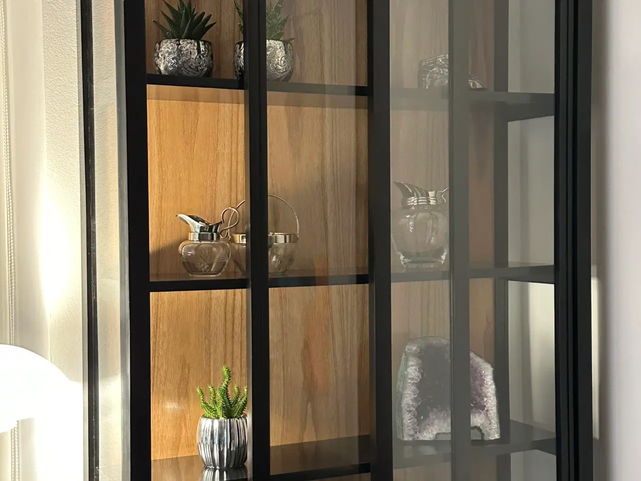 Billede 3 - Vitrine Vægskab med Skydelåger