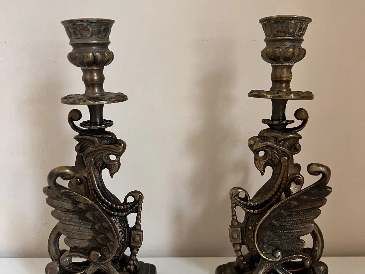 Billede 3 - Smukke gamle Griffin/drage messing stager 